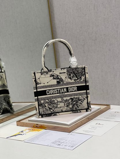 Dior Mini Book tote bag - Image 2