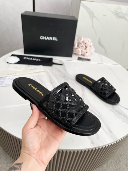Chanel Spring/Summer new black luxury style light and elegant slippers