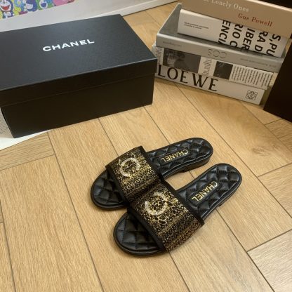 Chanel Spring and Summer Black and Gold New Double Chen Flat Slippers - Image 2