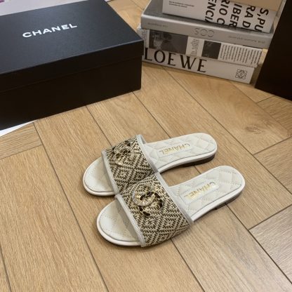 Chanel spring and summer white with flash brick double c flat slippers - Image 2