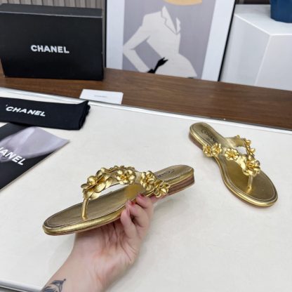 Chanel Spring/Summer Gold Delicate Shoes and Customized Flower Flip Flops Heel Height 1.5cm - Image 2