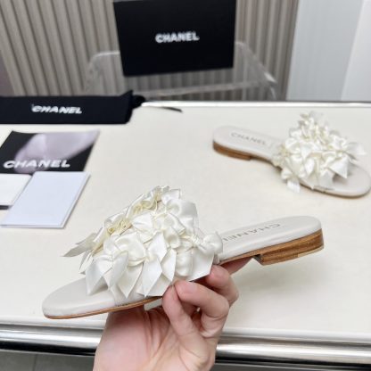 Chanel Spring/Summer Dance Shoes Collection Off-White Slim Retro Custom Flower Slippers Heel Height 1.5cm - Image 2