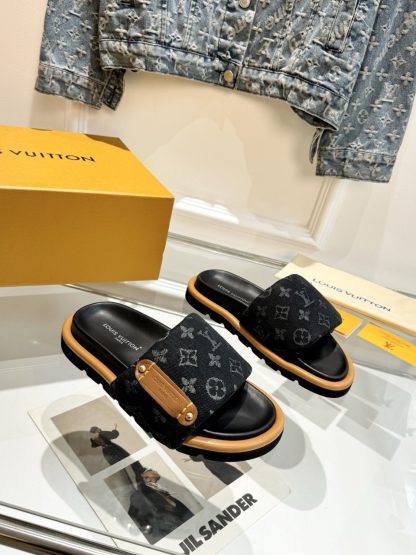 Louis Vuitton's latest fashion casual half slippers - Image 2
