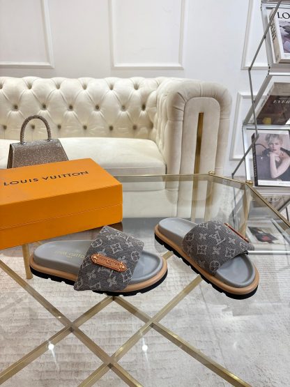 Louis Vuitton's latest fashion casual half slippers - Image 2