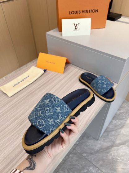 Louis Vuitton's latest fashion casual half slippers - Image 2