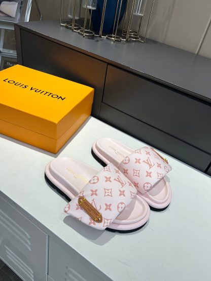 Louis Vuitton's latest fashion casual half slippers - Image 2