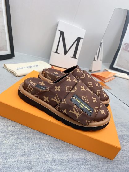 Louis Vuitton Early Spring Couple's Closed-Toe Slippers - Image 2
