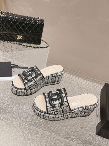 Chanel summer classic black and white double C design stylish and comfortable slippers front 3cm back 7cm - Image 2