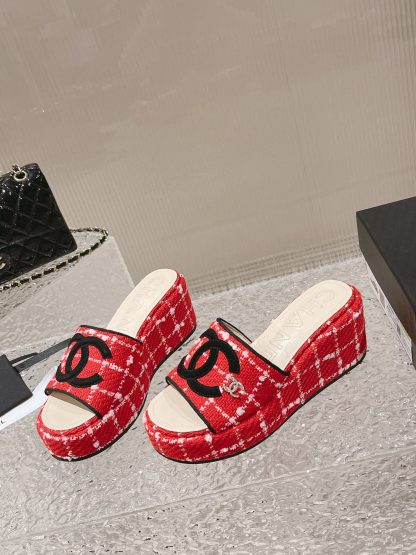 Chanel summer classic red and black double C design stylish and comfortable slippers front 3cm back 7cm - Image 2