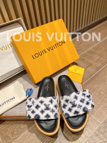Louis Vuitton's latest hot-selling Velcro series couple's thick-soled slippers - Image 2