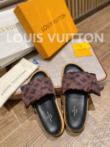 Louis Vuitton's latest hot-selling Velcro series couple's thick-soled slippers - Image 2