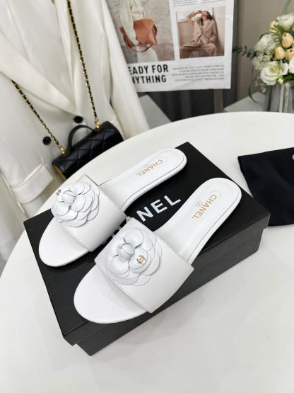 Chanel new white fabric sheepskin slippers - Image 2