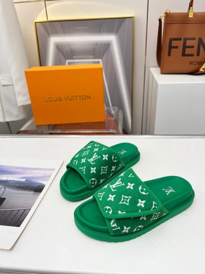 Louis Vuitton couple's early autumn new embossed logo hot-selling slippers - Image 2