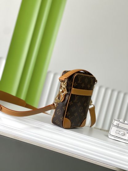 Louis Vuitton M14013DANUBE Second-hand Messenger Bag - Image 2