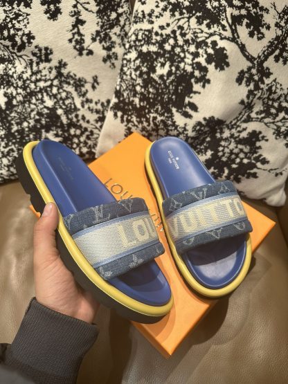 Louis Vuitton classic flip flops - Image 2