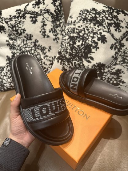 Louis Vuitton classic flip flops - Image 2