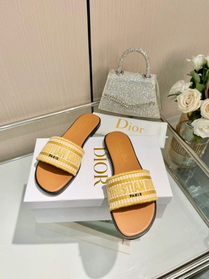Dior exquisite fashionable flat slippers - Image 2