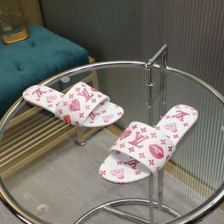 Louis Vuitton low-top flip flops