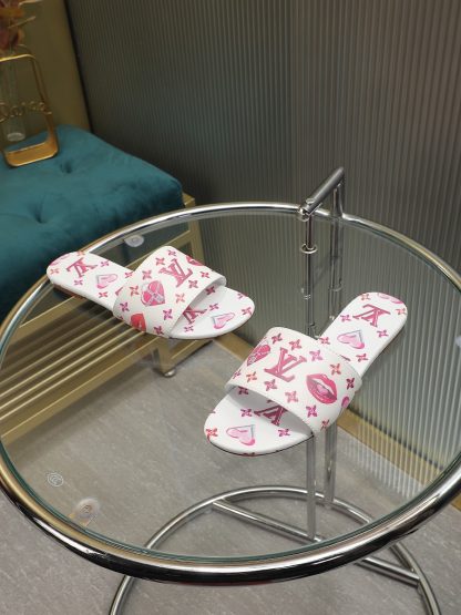 Louis Vuitton low-top flip flops