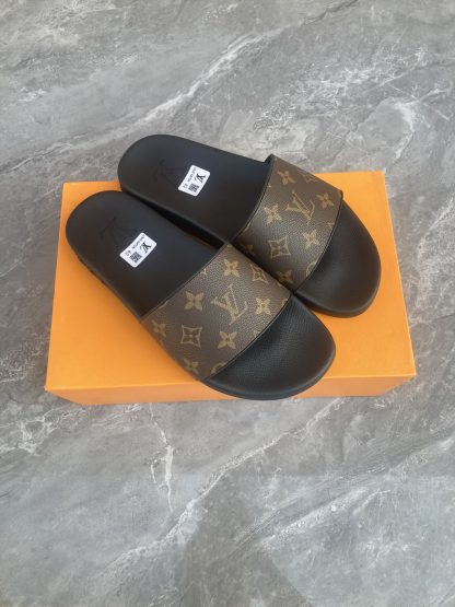 Louis Vuitton classic couple slippers - Image 4