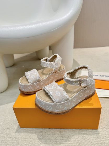 Louis Vuitton's latest stylish casual platform sandals - Image 3