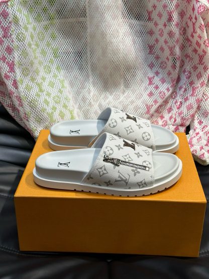 Louis Vuitton high-end men's summer slippers - Image 3
