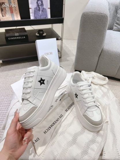 Dior's new thick-soled white shoes - Image 3
