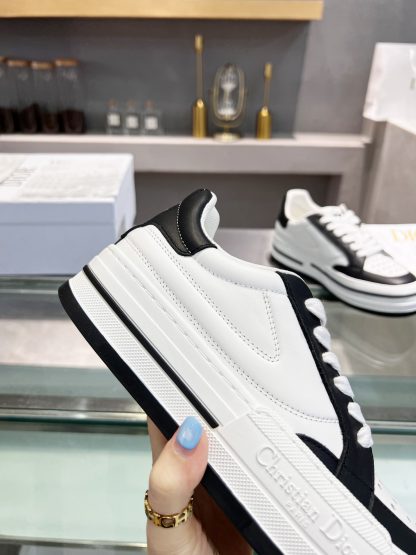 Dior's new stylish white shoes - Image 3