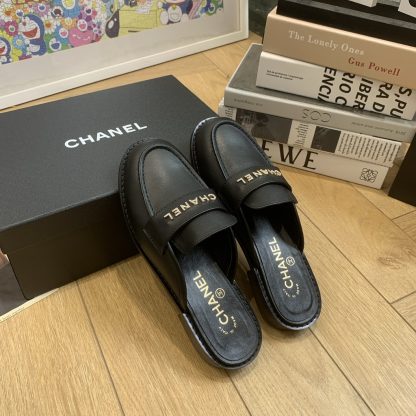 Chanel spring and summer new black high-end diamond buckle letter cowhide butter lazy half-slip sandals - Image 3