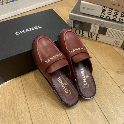 Chanel Spring and Summer New Red High-grade Diamond Buckle Letter Leather Butter Lazy Half Slipper Sandals - Image 3