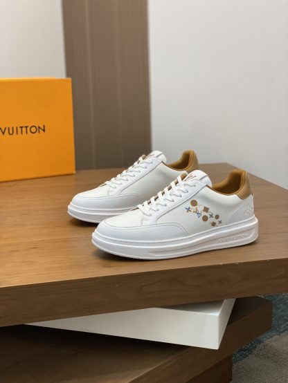 Louis Vuitton Men's Classic Casual Sneakers - Image 3