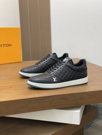 Louis Vuitton Men's Classic Casual Sneakers - Image 3