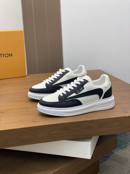 Louis Vuitton Men's Classic Casual Sneakers - Image 3