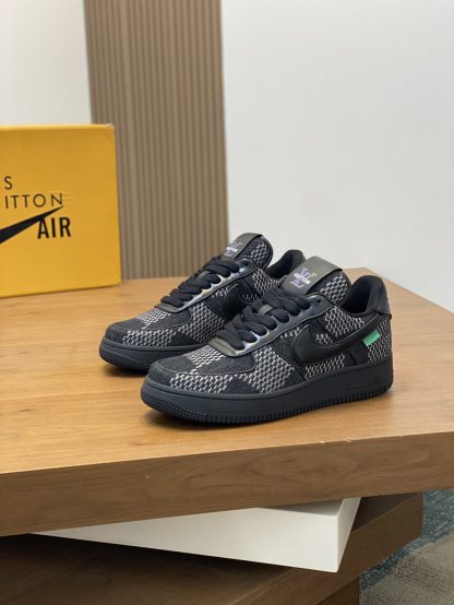Louis Vuitton co-branded casual sneakers - Image 3