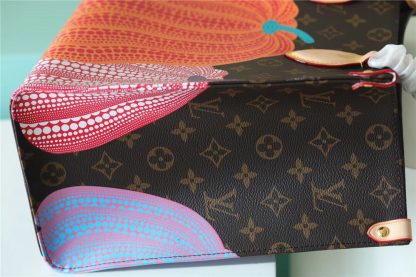 Louis Vuitton Oversized Onthego Bag - Image 3