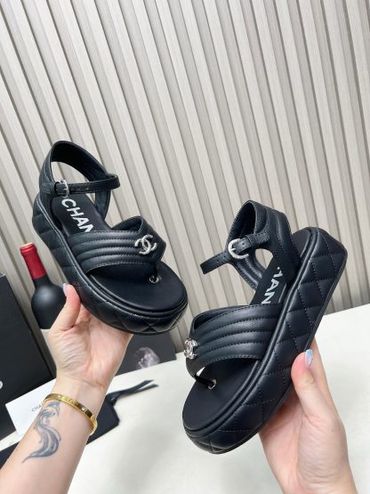 Chanel's early autumn hit versatile soft and comfortable black sandals - Image 3