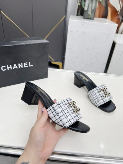 Chanel 2025 new black and white checkered fabric sheepskin thick-heeled sandals - Image 3
