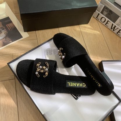 Chanel Spring and Summer New Black Goddess Elegant Flat Sandals - Image 3