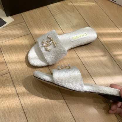 Chanel spring and summer new white goddess elegant and durable flat sandals - Image 3