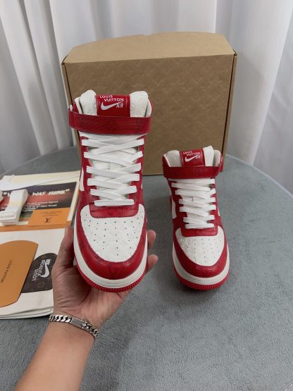 Louis Vuitton couple's co-branded sports shoes - Image 3