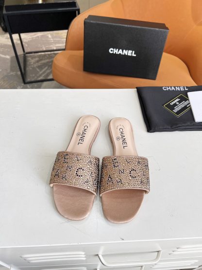 Chanel's most beautiful early spring super shiny water brick champagne sandals - Image 2