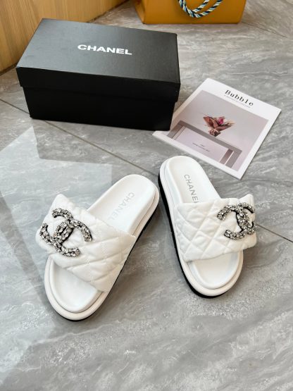 Chanel couple's high-end fashionable white sandals - Image 3