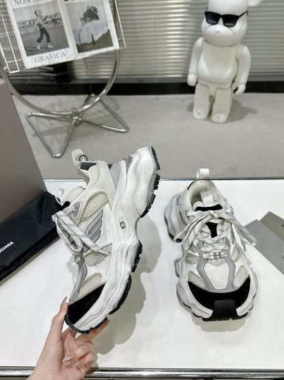 Balenciaga trendy fashionable sneakers - Image 3