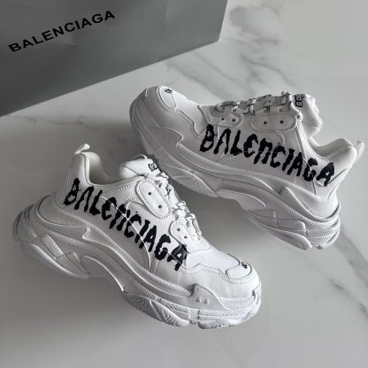 Balenciaga couple fashion dad shoes - Image 3