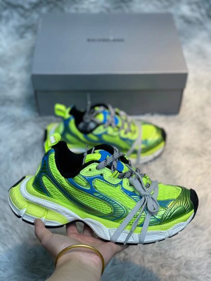 Balenciaga stylish sneakers - Image 3