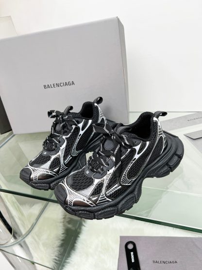Balenciaga Fashionable Casual Sneakers - Image 3