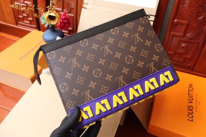 Louis Vuitton POCHETTE VOYAGE Clutch - Image 3