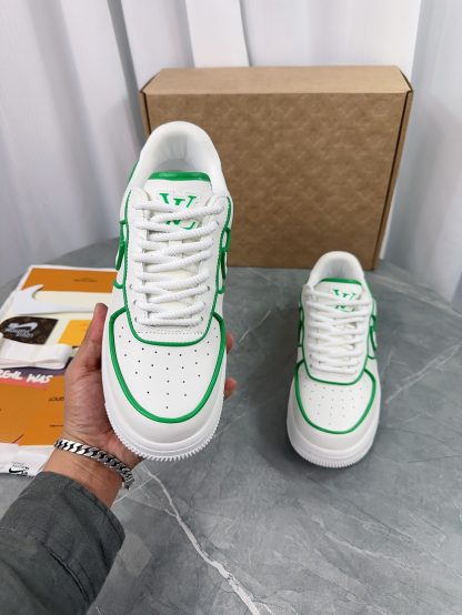 Louis Vuitton couple's co-branded sports shoes - Image 3