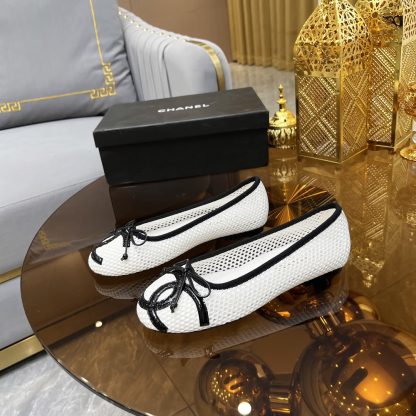 Chanel autumn and winter new white round head with bow retro loafers - Image 3
