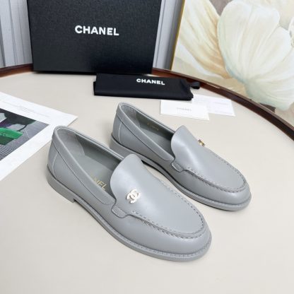Chanel Spring/Summer Dancing Shoes Collection Blue-Gray Retro Loafers - Image 3